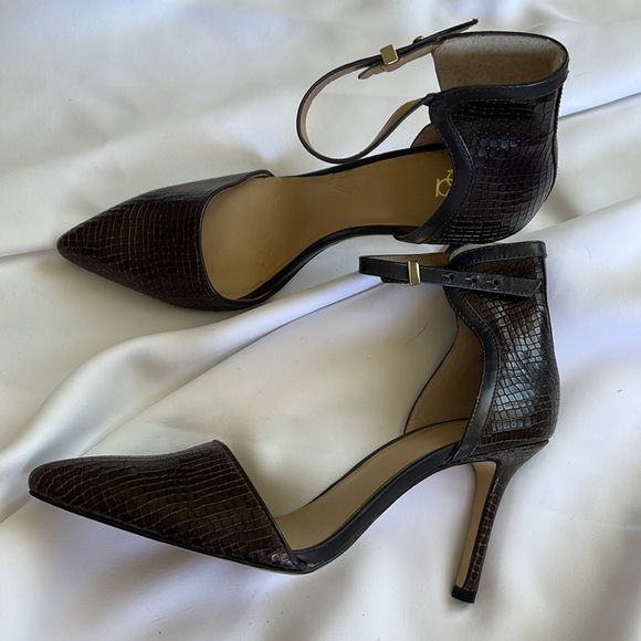 Ann Taylor Dark brown size 9 heels. In great pre owned condition. - Picture 5 of 15